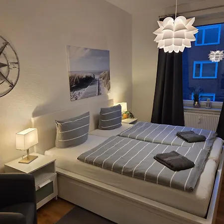 Cosy White Line Kiel