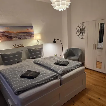 Cosy White Line * Kiel