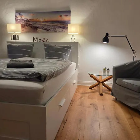 Cosy White Line Apartment Kiel