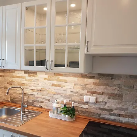 Cosy White Line Kiel