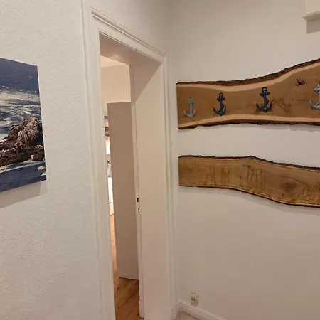 Cosy White Line Kiel