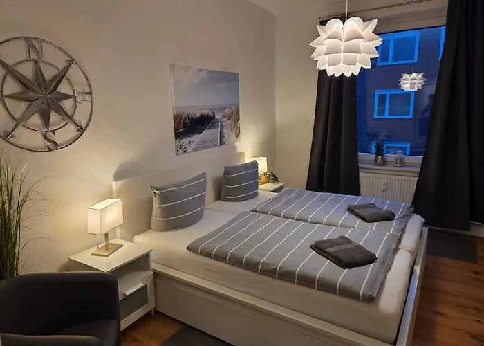 Cosy White Line Kiel