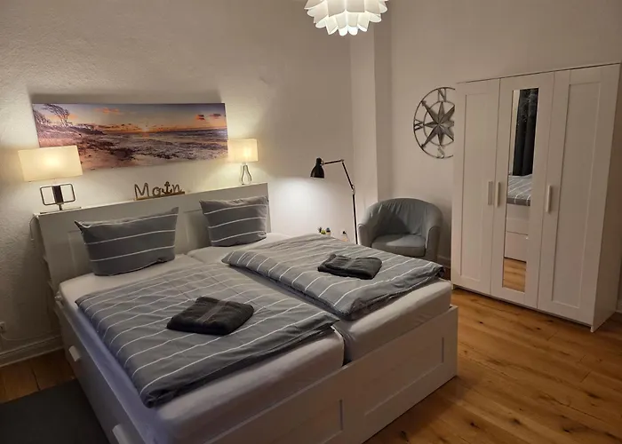 Cosy White Line * Kiel