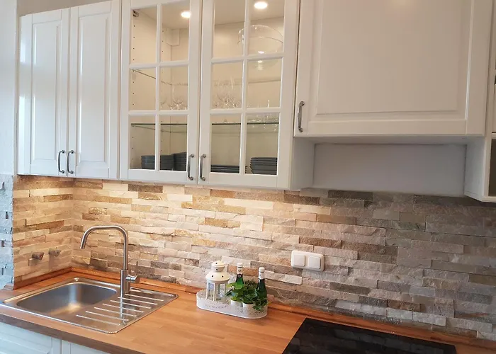 Cosy White Line Kiel