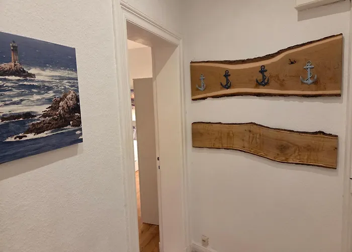 Cosy White Line Kiel